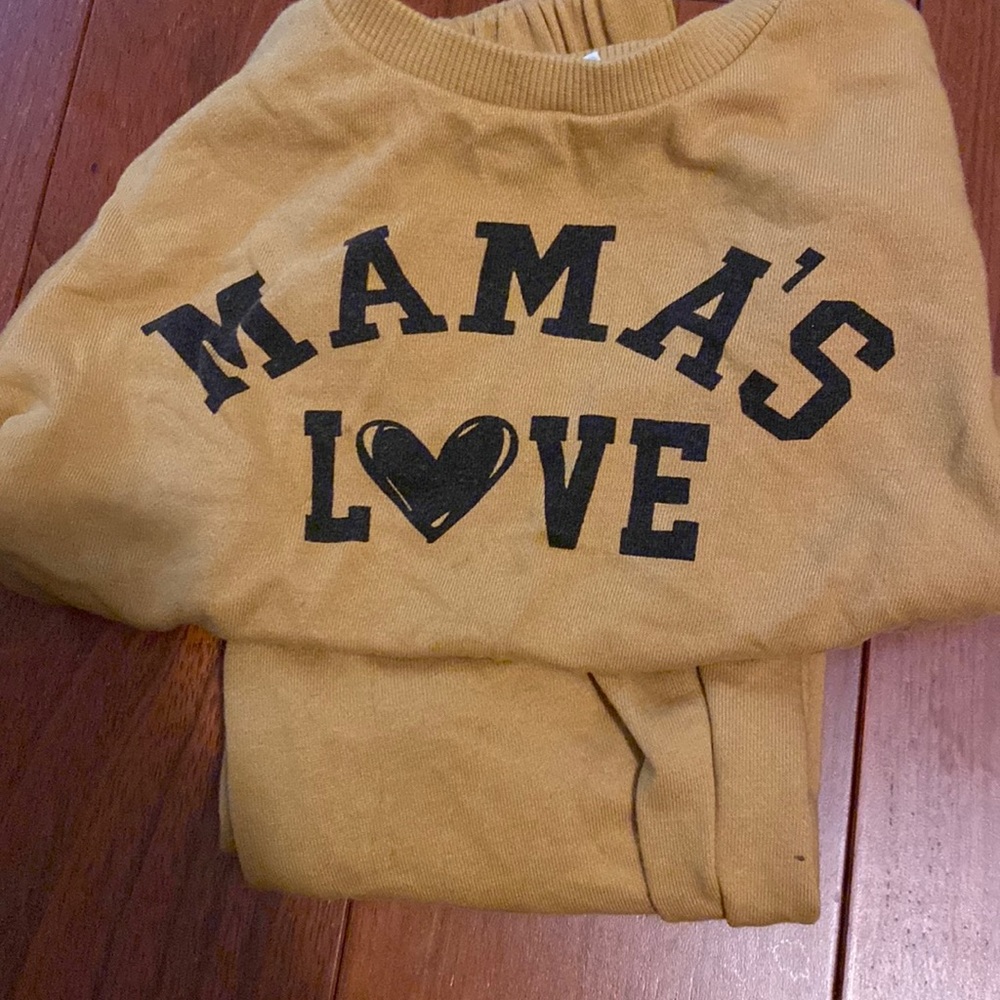 Toddler girls sweat suit “mama’s love”